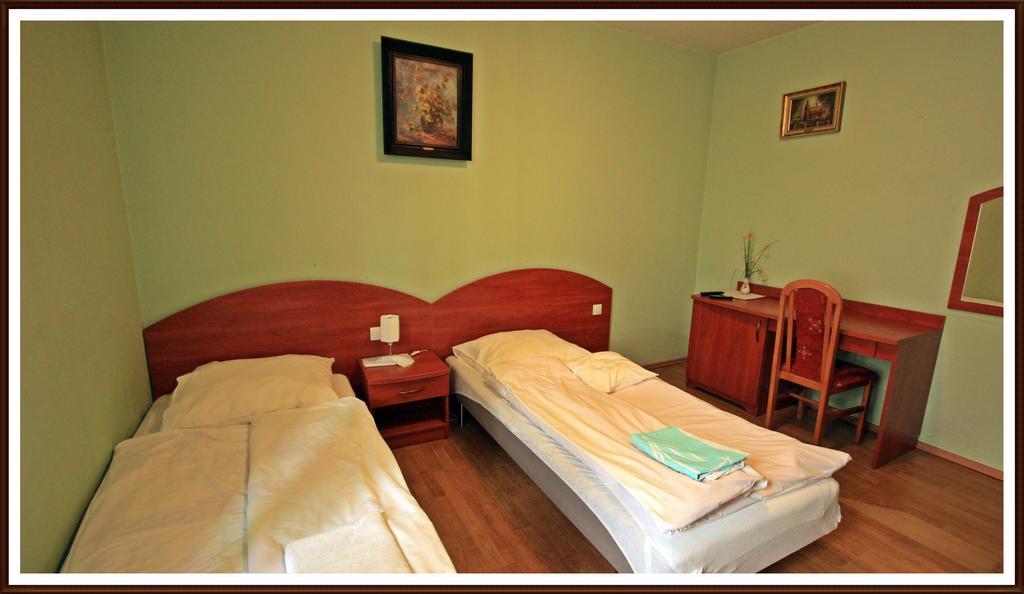 Bed and Breakfast Dworek Jana Bierdzany Екстер'єр фото